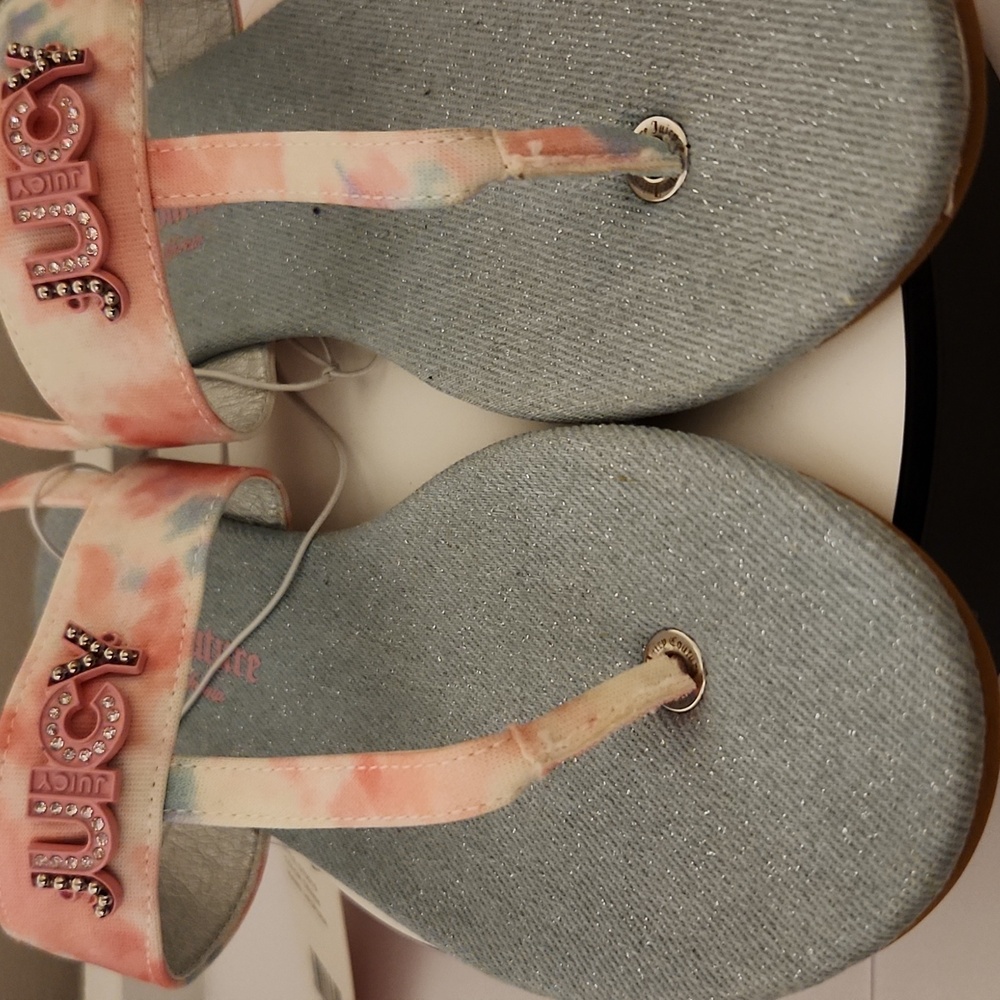 Juicy Couture Big Girls Hesperia Printed Thong Sandals- Denim Pink/Blue